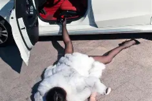 伊能静带假货翻车赚百万遭央视曝光关评装死秦昊也救不了 伊能静带假货翻车赚百万遭央视曝光关评装死秦昊也救不了