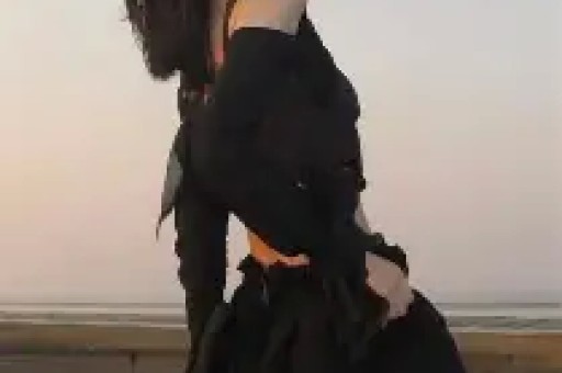 网红丹丹再翻车!印度火车没座位被她夸成一家团圆神设计！