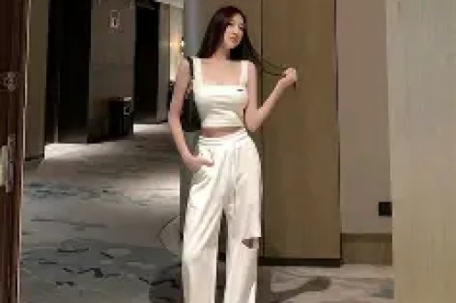 文章随地小便被抓包曾被曝耍大牌！疑去三亚与女明星见面？