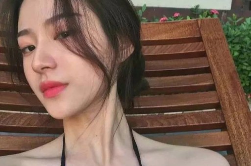 中秋晚会变“预制菜”？明星集体假唱穿帮主持人尬聊太敷衍